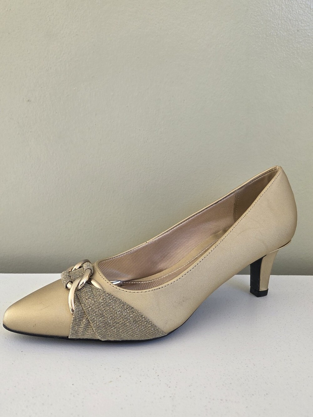 easy street Alive 5 Electa Gold Pointed-Toe Pumps with Chain Accent Size 9